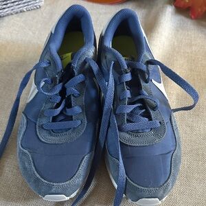 Retro style blue  and white casual youth Nike  Sneakers